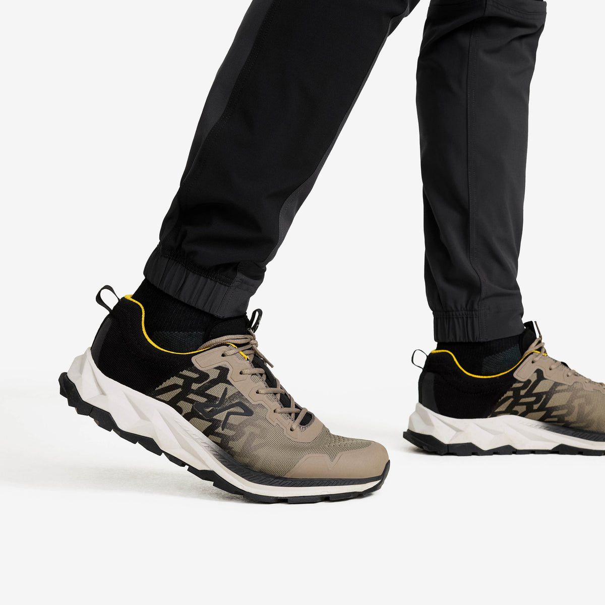 Verge Stretch Cargo Trousers Men